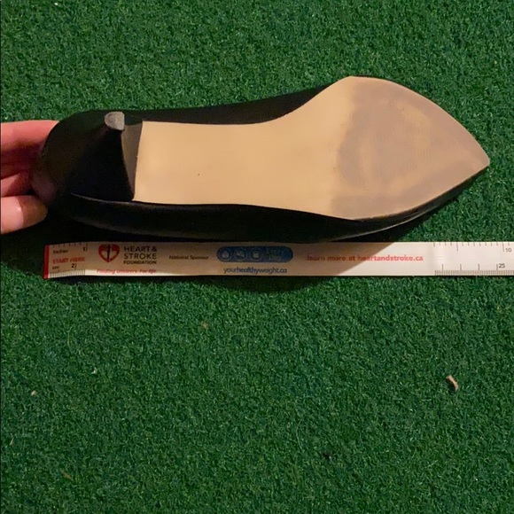 Le Chateau Kitten Heels - Picture 4 of 8